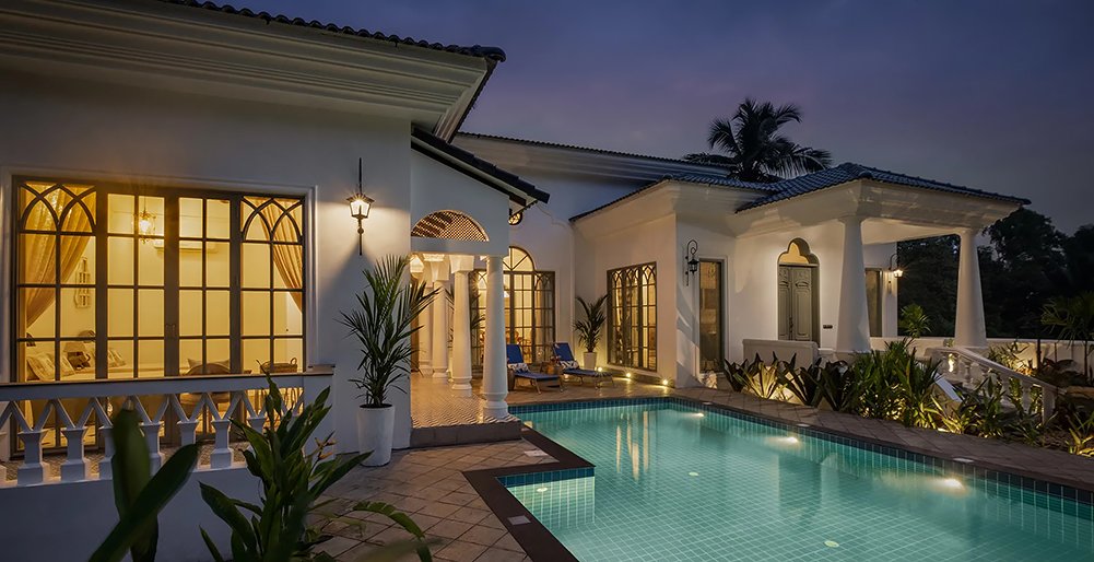Maison 9 - Villa Facade and pool